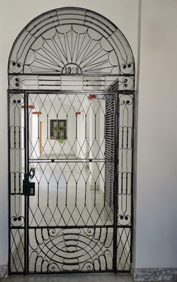 Teodosio Apartment Free Parking & Central Ac Σεβίλλη Εξωτερικό φωτογραφία